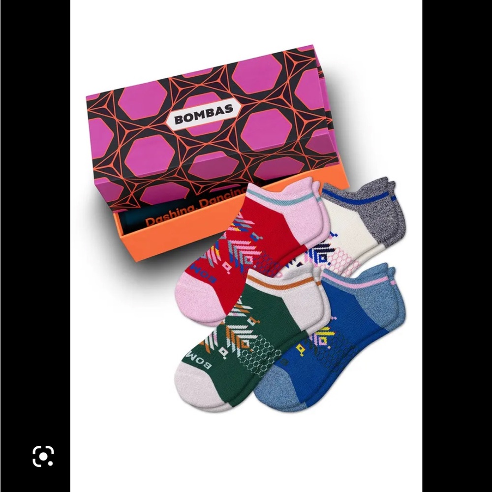BNWT✨ Bombas Women’s Snowflake Holiday Ankle Sock 4-Pack NWT